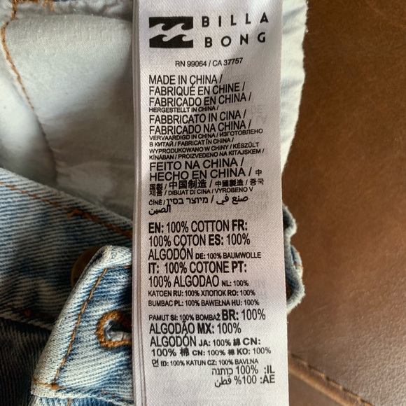 EUC Womens Billabong Size 28  Jean Shorts Women - Distressed - Picture 8 of 10